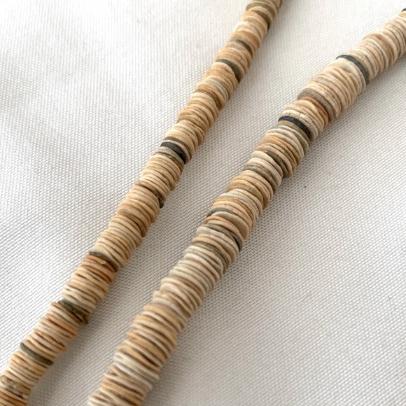 Vintage Hawaiian Petite Delicate Paper Puka Shell Neutral Beaded Necklace Set - Picture 2 of 2